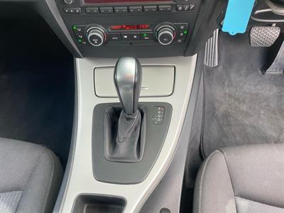 2010 BMW 320i - Thumbnail