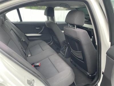 2010 BMW 320i - Thumbnail