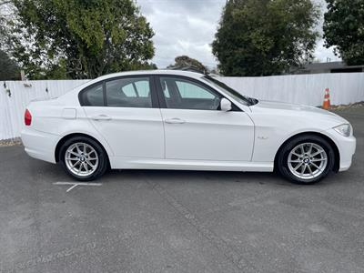 2010 BMW 320i - Thumbnail