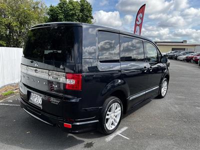 2009 Mitsubishi DELICA - Thumbnail