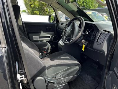 2009 Mitsubishi DELICA - Thumbnail