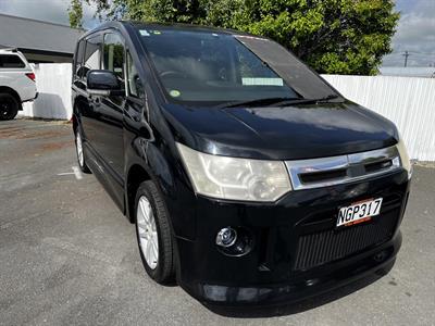 2009 Mitsubishi DELICA - Thumbnail