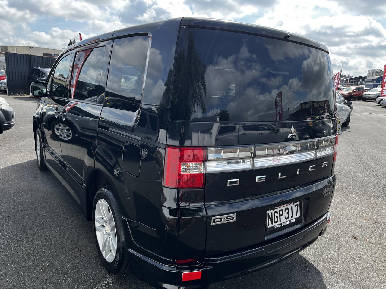 2009 Mitsubishi DELICA
