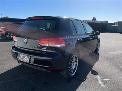 2012 Volkswagen Golf - Thumbnail