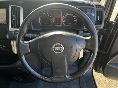 2008 Nissan Serena - Thumbnail