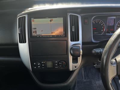 2008 Nissan Serena - Thumbnail