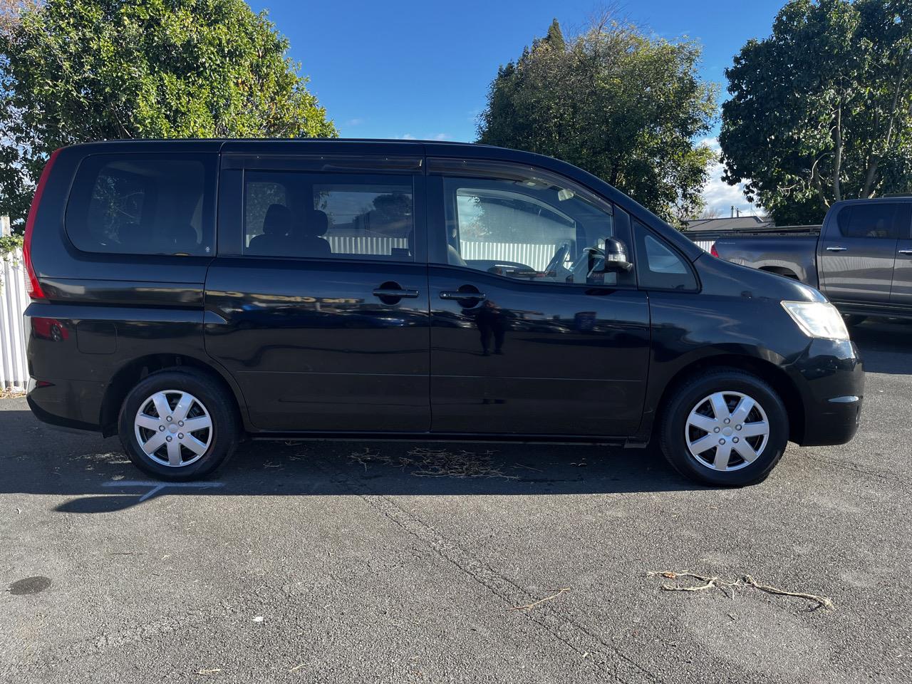 2008 Nissan Serena