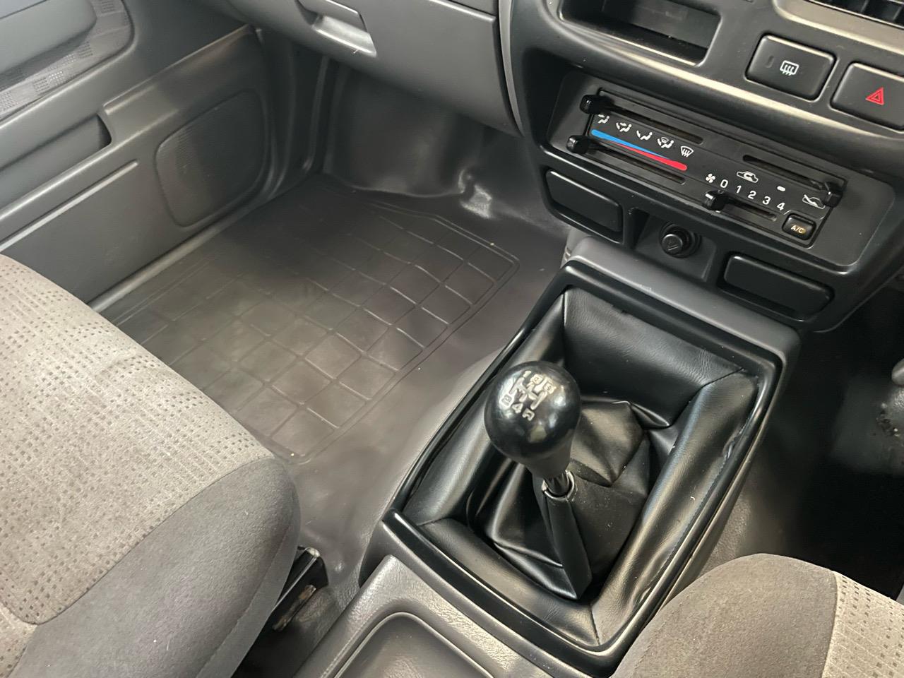 2013 Nissan NAVARA