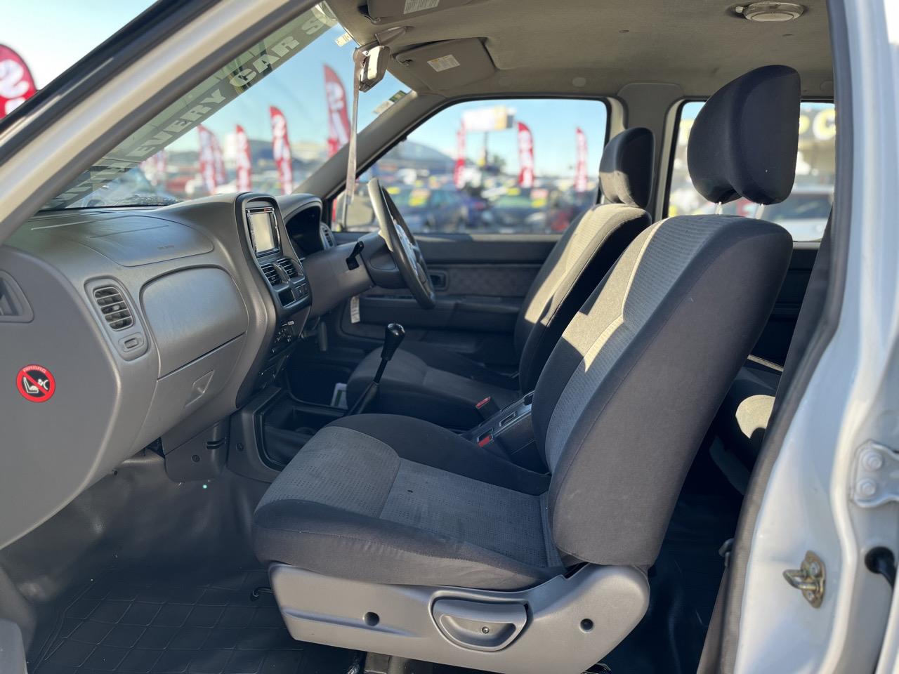 2013 Nissan NAVARA