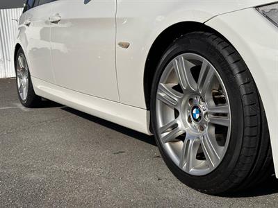 2011 BMW 320i - Thumbnail