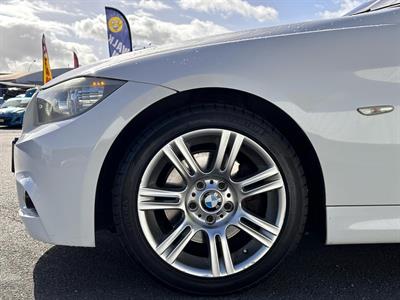 2011 BMW 320i - Thumbnail