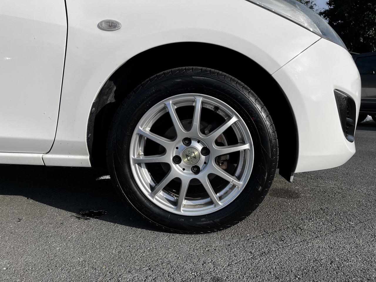 2013 Mazda Demio