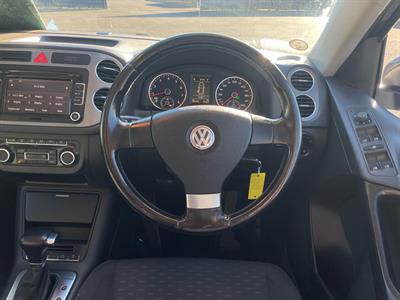 2010 Volkswagen Tiguan - Thumbnail
