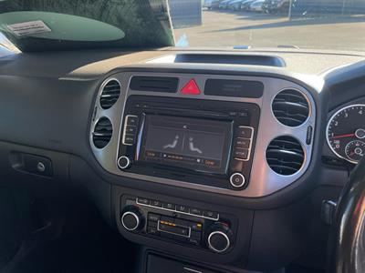 2010 Volkswagen Tiguan - Thumbnail