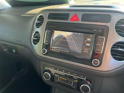 2010 Volkswagen Tiguan - Thumbnail
