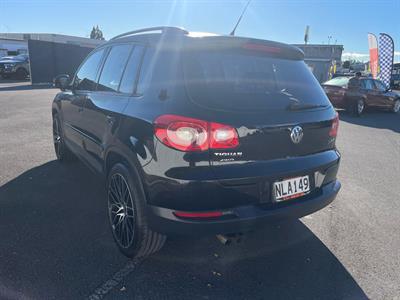 2010 Volkswagen Tiguan - Thumbnail