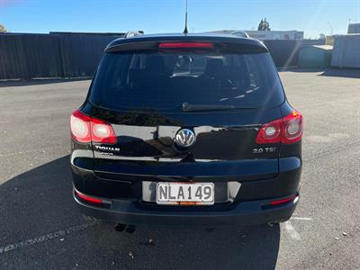 2010 Volkswagen Tiguan - Thumbnail