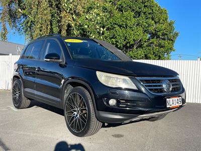 2010 Volkswagen Tiguan - Thumbnail