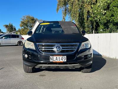 2010 Volkswagen Tiguan - Thumbnail