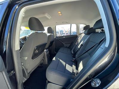 2010 Volkswagen Tiguan - Thumbnail