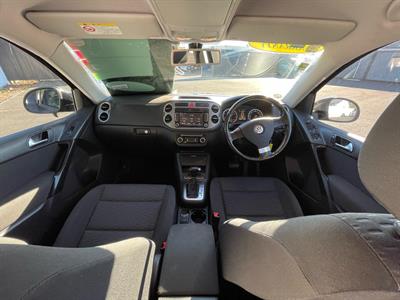 2010 Volkswagen Tiguan - Thumbnail