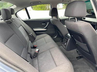 2009 BMW 320i - Thumbnail