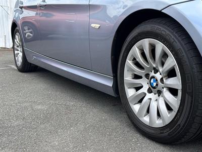 2009 BMW 320i - Thumbnail