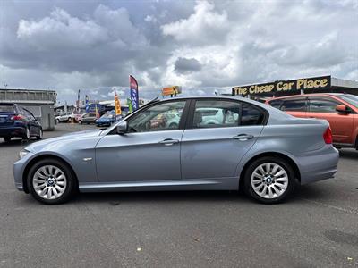 2009 BMW 320i - Thumbnail