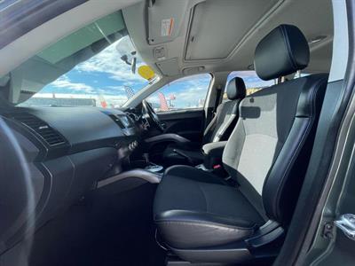 2009 Mitsubishi Outlander - Thumbnail