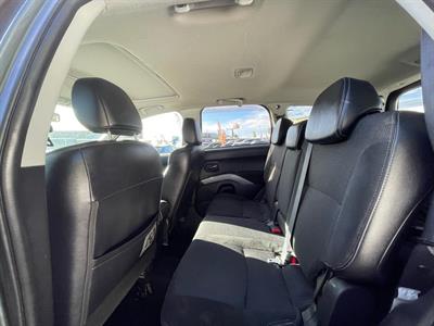 2009 Mitsubishi Outlander - Thumbnail