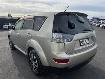 2009 Mitsubishi Outlander - Thumbnail