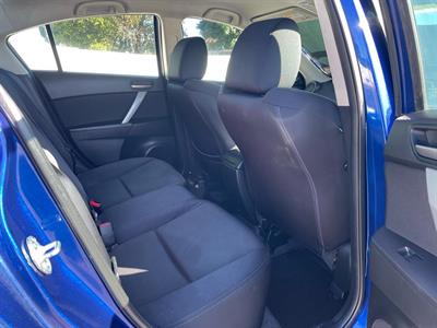 2010 Mazda AXELA - Thumbnail