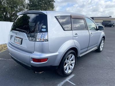 2010 Mitsubishi Outlander - Thumbnail