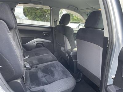 2010 Mitsubishi Outlander - Thumbnail