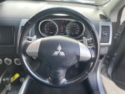 2010 Mitsubishi Outlander - Thumbnail