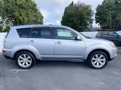2010 Mitsubishi Outlander - Thumbnail