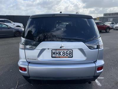 2010 Mitsubishi Outlander - Thumbnail