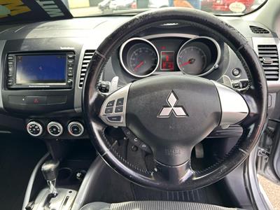 2008 Mitsubishi Outlander - Thumbnail