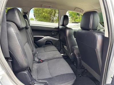 2008 Mitsubishi Outlander - Thumbnail