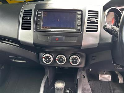 2008 Mitsubishi Outlander - Thumbnail