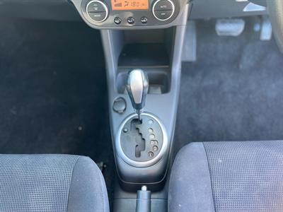 2005 Suzuki Swift - Thumbnail