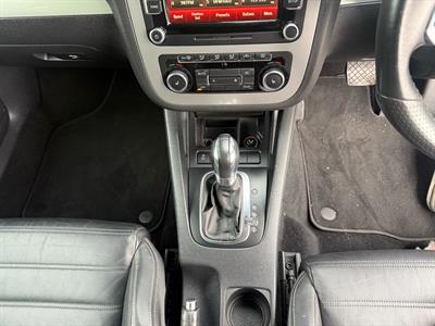 2011 Volkswagen Scirocco - Thumbnail
